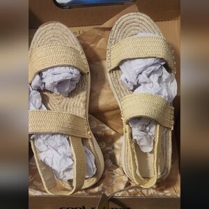 🌎Steve Madden - Cool Planet Recycled Sandals♻️